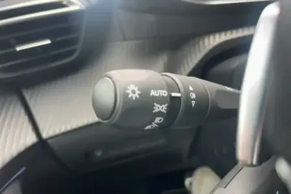 Photo 26 Peugeot 208  Hybrid 110 e-DCS6