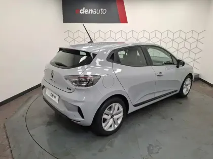 Photo 11 Renault Clio  E-Tech full hybrid 145 ch GSR2