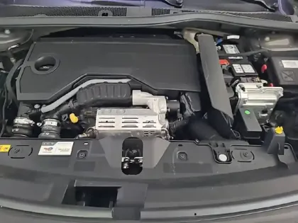 Photo 34 Peugeot 2008  Hybrid 136 e-DCS6