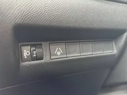 Photo 19 Peugeot 2008  Hybrid 136 e-DCS6