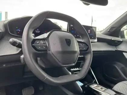 Photo 8 Peugeot 2008  Hybrid 136 e-DCS6