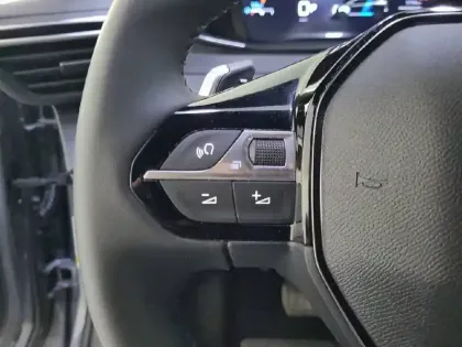 Photo 47 Peugeot 2008  Hybrid 136 e-DCS6