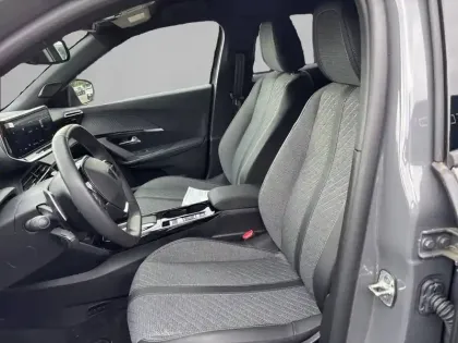 Photo 10 Peugeot 2008  Hybrid 136 e-DCS6
