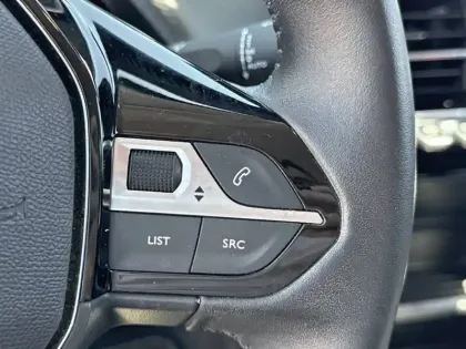 Photo 14 Peugeot 208  Electrique 51 kWh 156ch