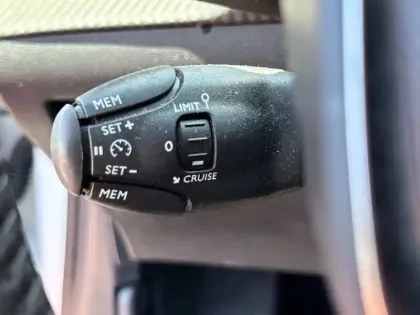 Photo 18 Peugeot 208  Electrique 51 kWh 156ch