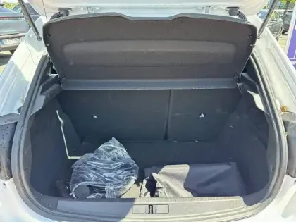 Photo 33 Peugeot 208  Electrique 51 kWh 156ch