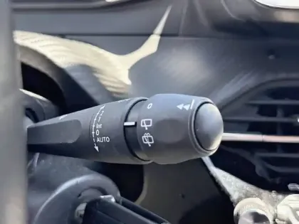 Photo 22 Peugeot 208  Electrique 51 kWh 156ch