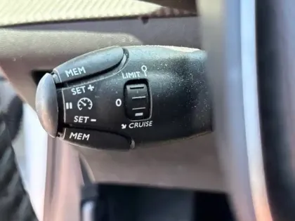 Photo 46 Peugeot 208  Electrique 51 kWh 156ch