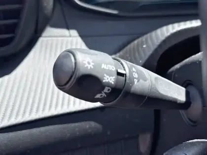 Photo 21 Peugeot 208  Electrique 51 kWh 156ch