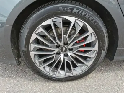 Photo 6 Audi A6 55 TFSI e quattro Competition 
