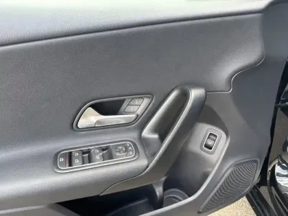 Photo 12 Mercedes Classe A 200 d Berline Business Line