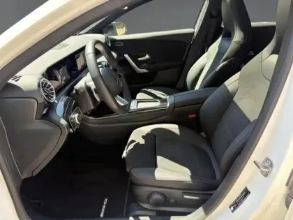 Photo 11 Mercedes Classe A 200 AMG Line