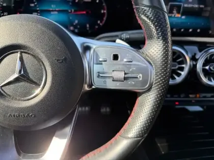 Photo 12 Mercedes Classe A 200 d AMG Line