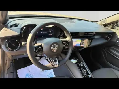 Photo 14 Alfa Romeo Junior  1.2 Ibrida 136ch Speciale DCT6