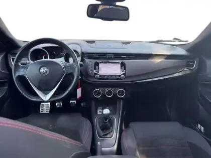 Photo 6 Alfa Romeo Giulietta  1.4 TB MultiAir 150ch Imola Stop&Start
