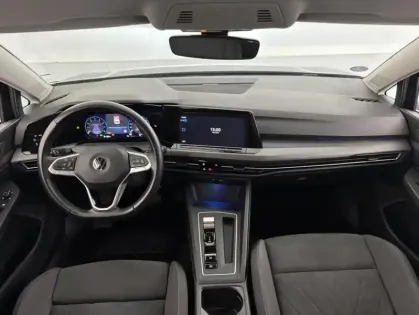 Photo 28 Volkswagen Golf 1.5 eTSI 130ch Style DSG7 + Caméra de recul