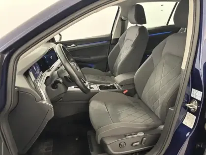 Photo 8 Volkswagen Golf 1.5 eTSI 130ch Style DSG7 + Caméra de recul