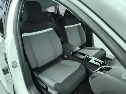 Photo 8 Citroën C4 e- 136 ch Automatique Feel
