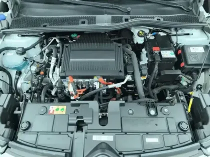 Photo 6 Citroën C4 e- 136 ch Automatique Feel