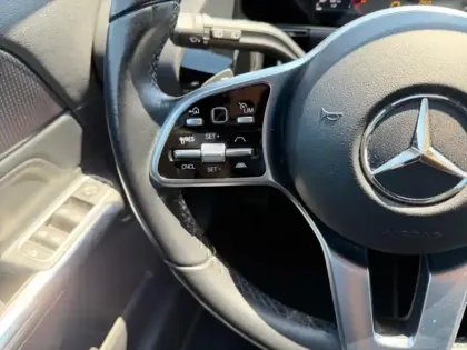Photo 12 Mercedes GLA 200 d Progressive Line