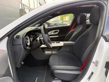 Photo 12 Mercedes CLA 200 AMG Line
