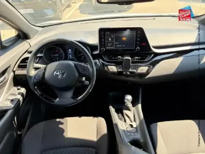 Photo 14 Toyota C-HR  1.8 Hybride 122ch Design Ultimate E-CVT