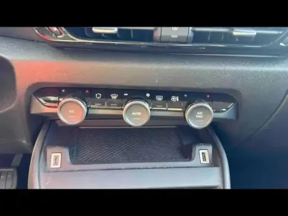 Photo 13 Citroën C4  Sté 1.5 BlueHDi 130ch Feel Nav Business R EAT8