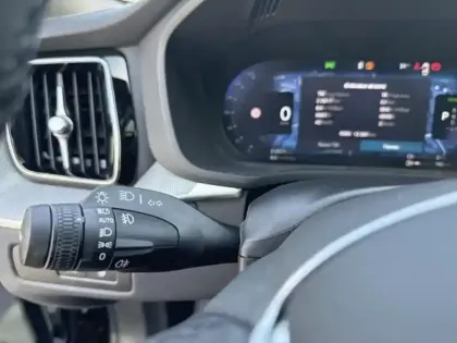 Photo 14 Volvo XC60  T6 Hybride Rechargeable 253 + 145ch Plus Style Dark Geartronic 8 AWD