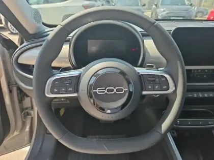 Photo 13 Fiat 600  1.2 Hybrid Turbo 145ch Pop eDCT6 Step 2