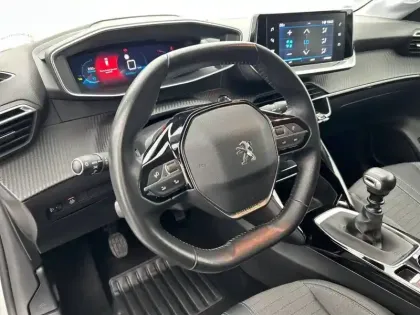 Photo 8 Peugeot 208  PureTech 100 S&S BVM6