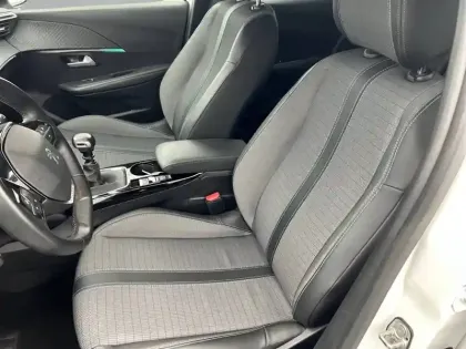 Photo 10 Peugeot 208  PureTech 100 S&S BVM6