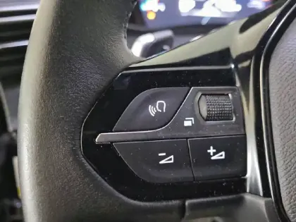 Photo 32 Peugeot 2008  Hybrid 145 e-DCS6