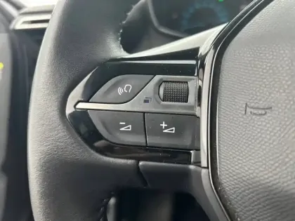 Photo 14 Peugeot 2008  Electrique 136 ch
