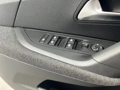 Photo 19 Peugeot 2008  PureTech 130 S&S BVM6