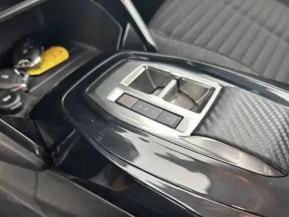 Photo 13 Peugeot 208  Electrique 50 kWh 136ch