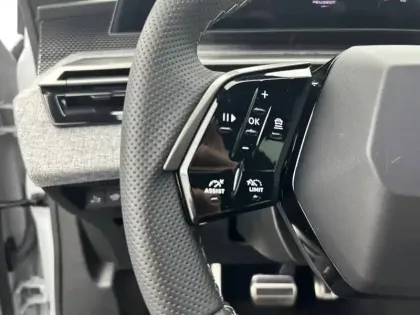 Photo 19 Peugeot 5008  Hybrid 145 ch e-DCS6