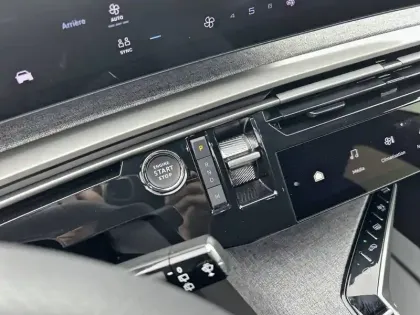 Photo 13 Peugeot 5008  Hybrid 145 ch e-DCS6