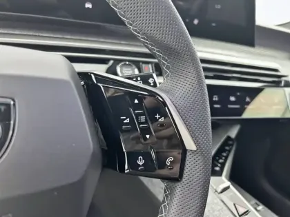 Photo 20 Peugeot 5008  Hybrid 145 ch e-DCS6