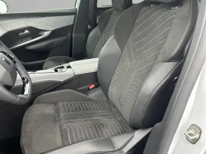 Photo 10 Peugeot 5008  Hybrid 145 ch e-DCS6