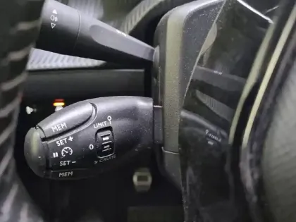 Photo 49 Peugeot 208  PureTech 100 S&S BVM6