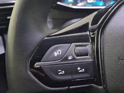 Photo 50 Peugeot 208  PureTech 100 S&S BVM6