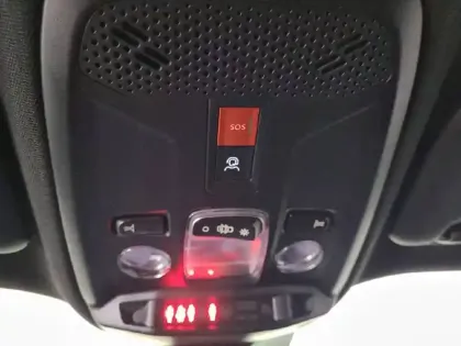 Photo 24 Peugeot 2008  Hybrid 136 e-DCS6