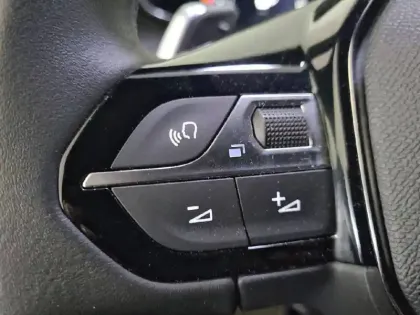 Photo 26 Peugeot 2008  Hybrid 136 e-DCS6