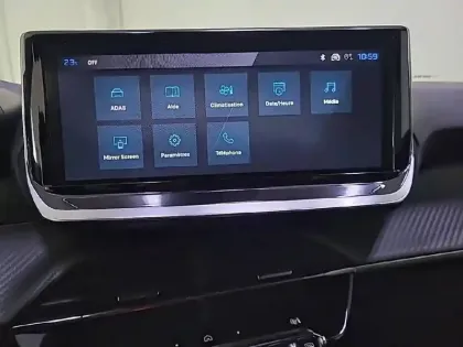 Photo 18 Peugeot 2008  Hybrid 136 e-DCS6