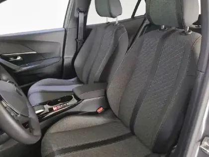 Photo 10 Peugeot 2008  Hybrid 136 e-DCS6