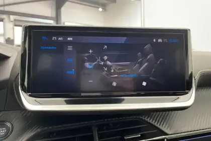 Photo 17 Peugeot 2008  Hybrid 145 e-DCS6