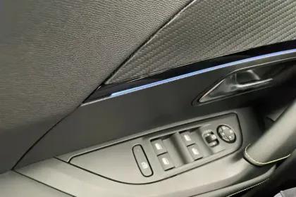 Photo 18 Peugeot 2008  Hybrid 145 e-DCS6