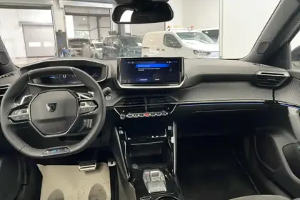Photo 8 Peugeot 2008  Hybrid 145 e-DCS6