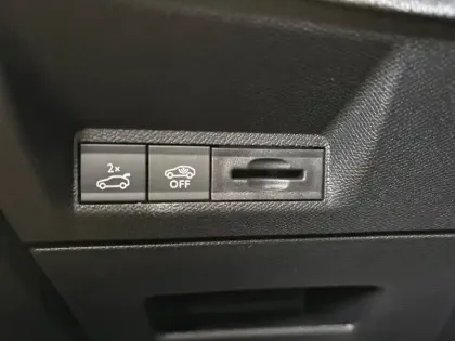 Photo 20 Peugeot 5008  Hybrid 145 ch e-DCS6