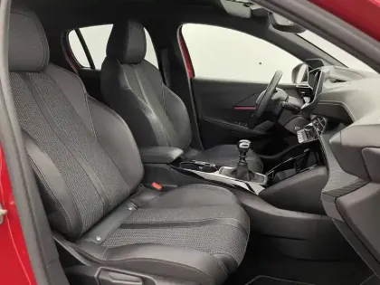 Photo 27 Peugeot 208  PureTech 100 S&S BVM6